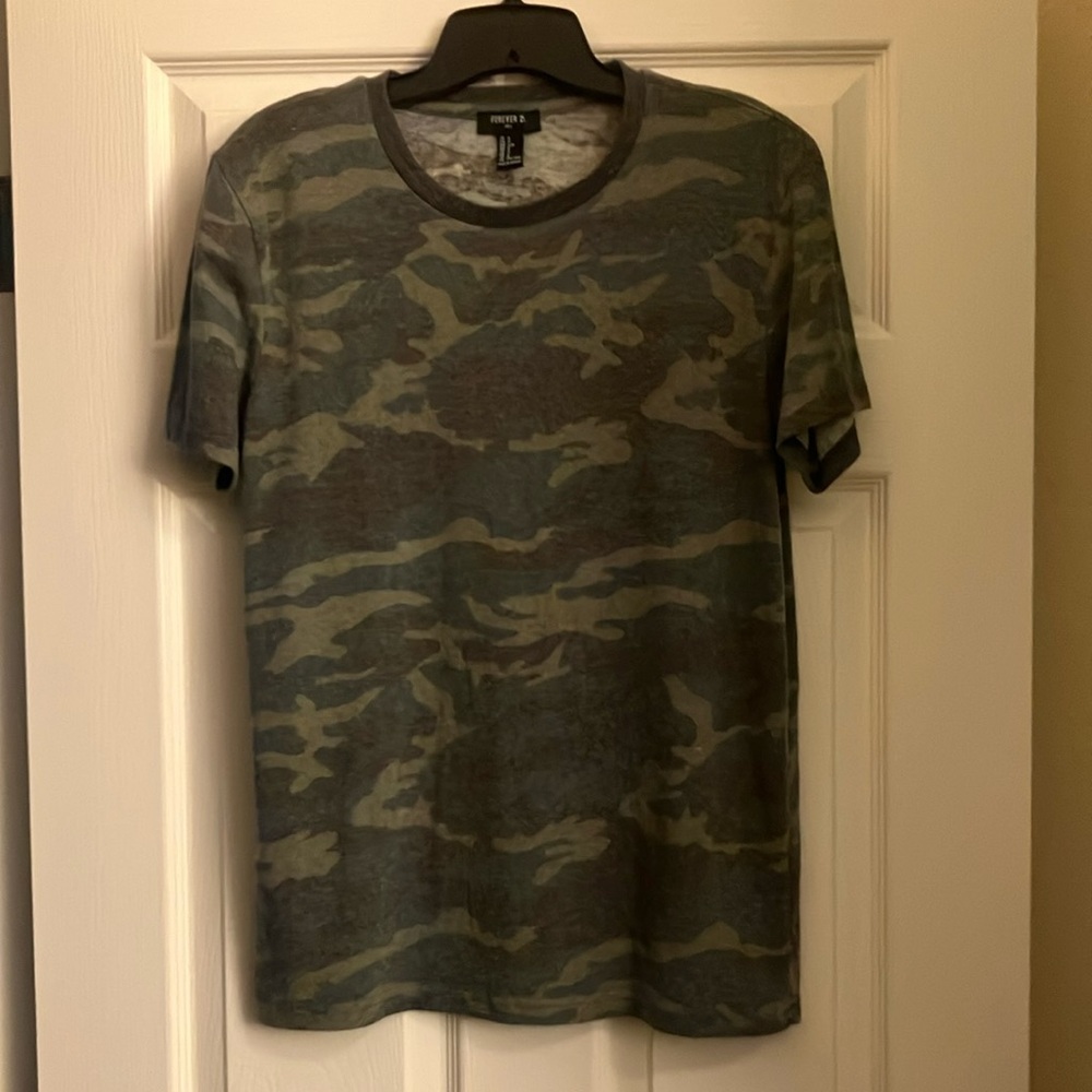 Forever 21 Men's Small Heathered Green Camo T-Shirt
